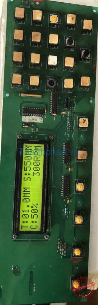 Bảng điều khiển cũ của máy cắt thịt dùng màn hình LCD